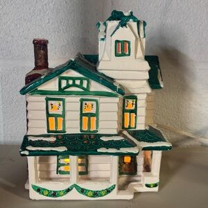 Dept 56  Vintage WOODEN CLAPBOARD HOUSE  Snow Village  1982 Taiwan Holiday Green
